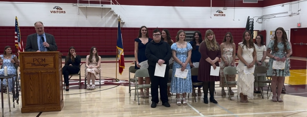 New NHS members reciting the NHS oath. From left to right: front row- Jackson Holt, Kenna Grier, Jocelyn Burg, Abby Bradbury, and Baili Birkenholtz. Back row- Libby Winters, Camden Webb, Kayla VanderLinden, Madelyn VanZee, Kambrey Rochon, and London Ludwick.